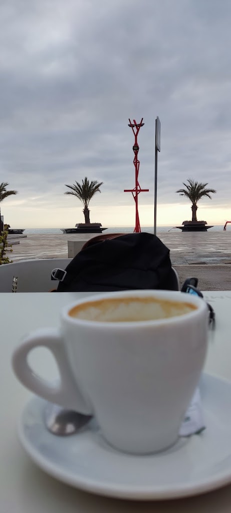 Cafe Paris — Comida y bebida