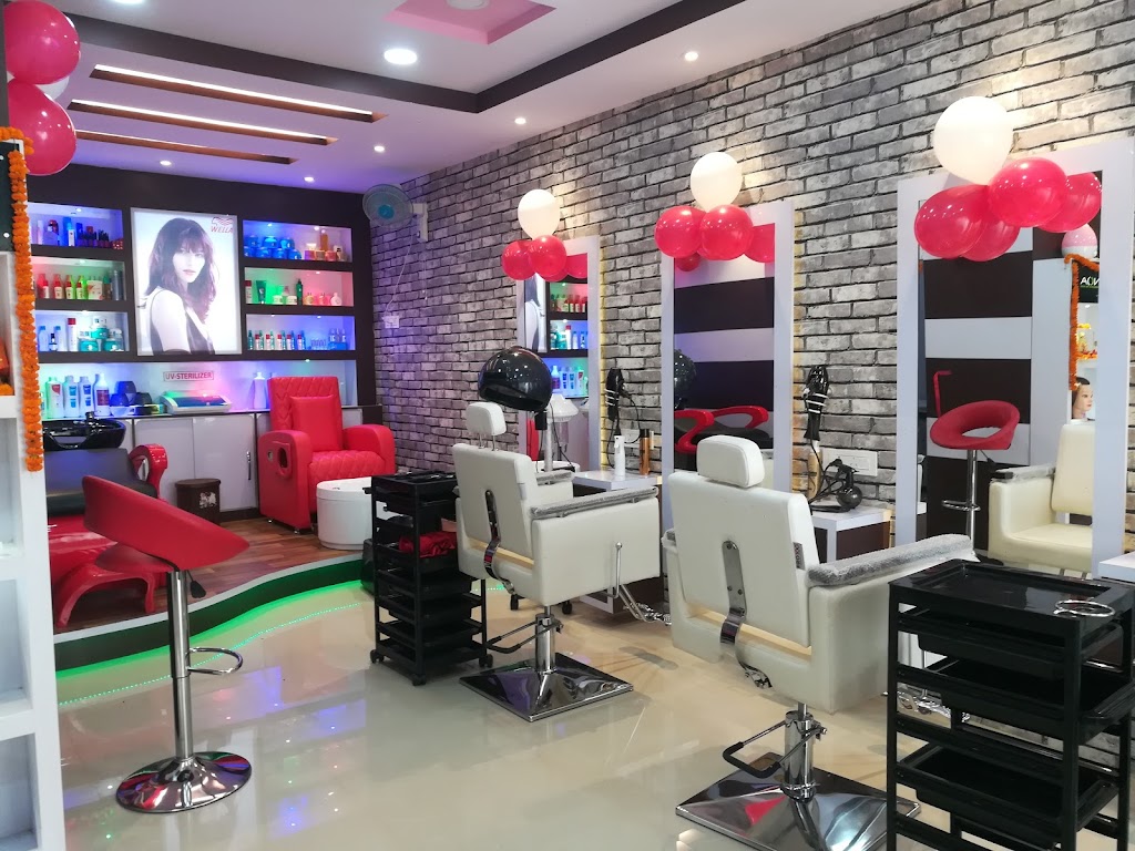 La Lavish Beauty Clinic Ladies Parlour