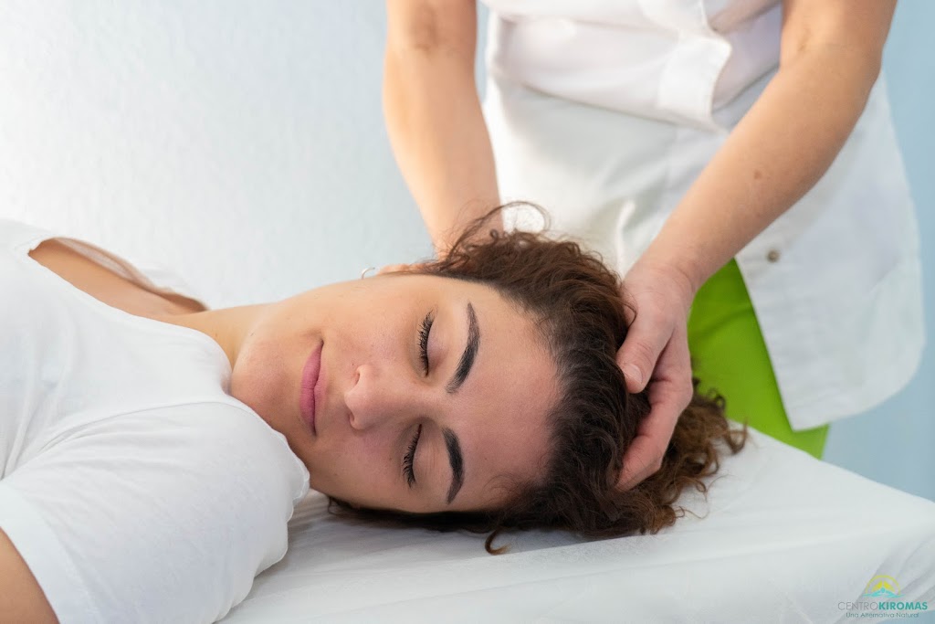 Centro Kiromas. Masaje deportivo,drenaje linfatico, shiatsu, medicina natural, Masaje en embarazadas en el aljarafe y Sevilla