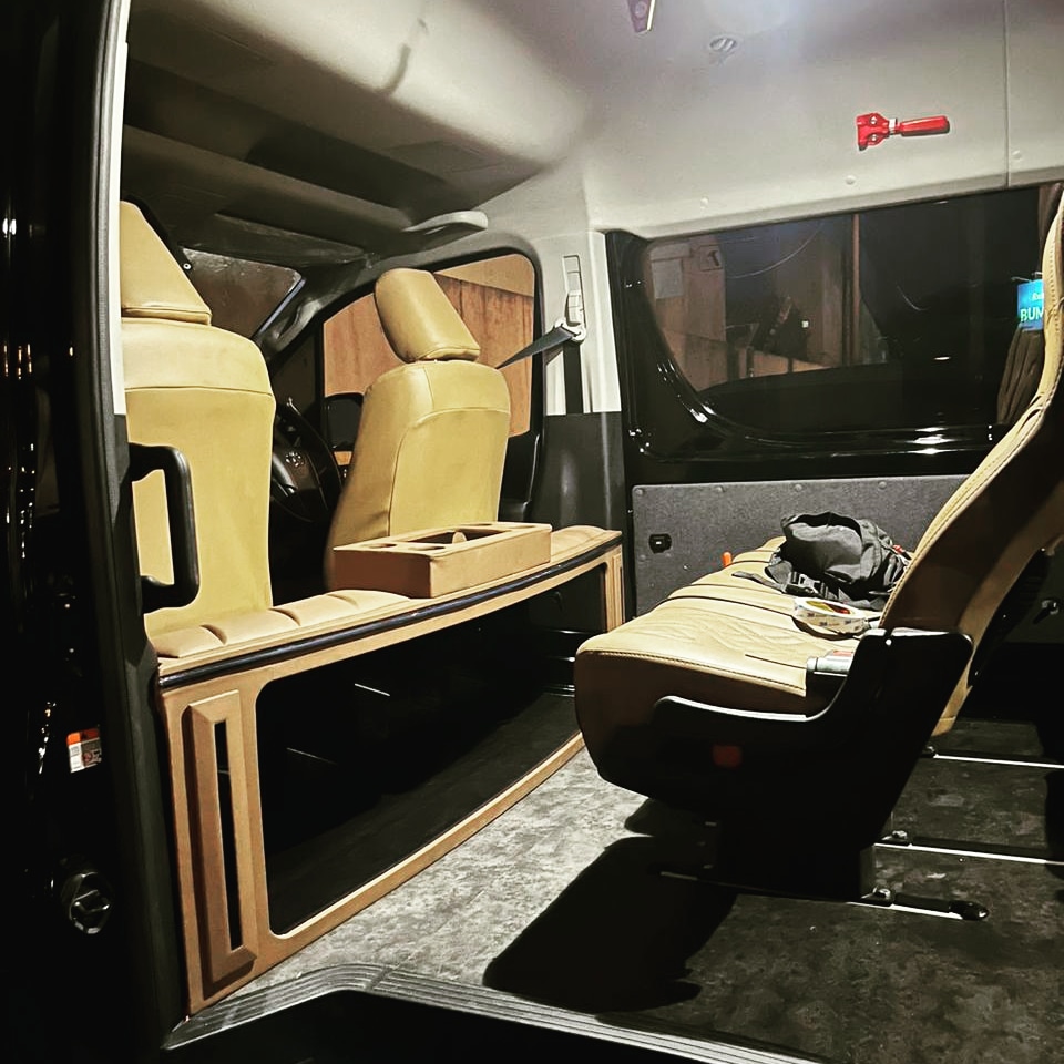 De Javani Modifikasi Hiace