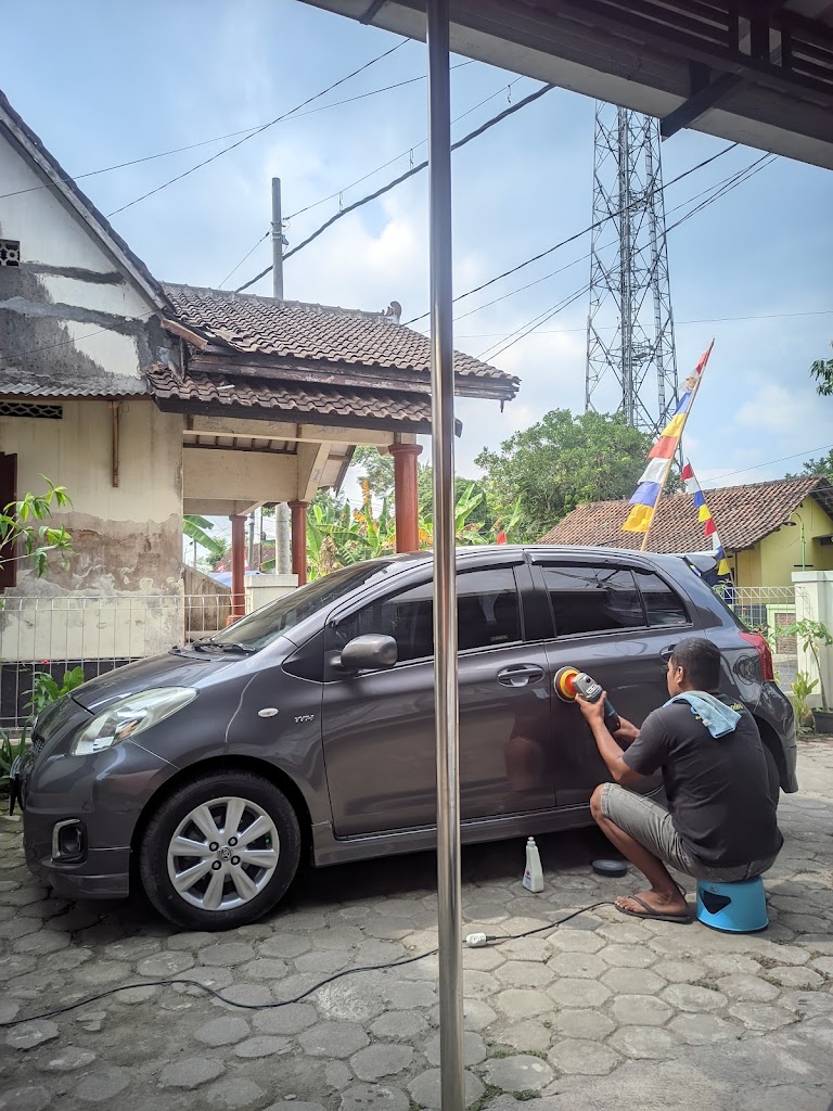Salon Mobil "Bowo Detailing 21"