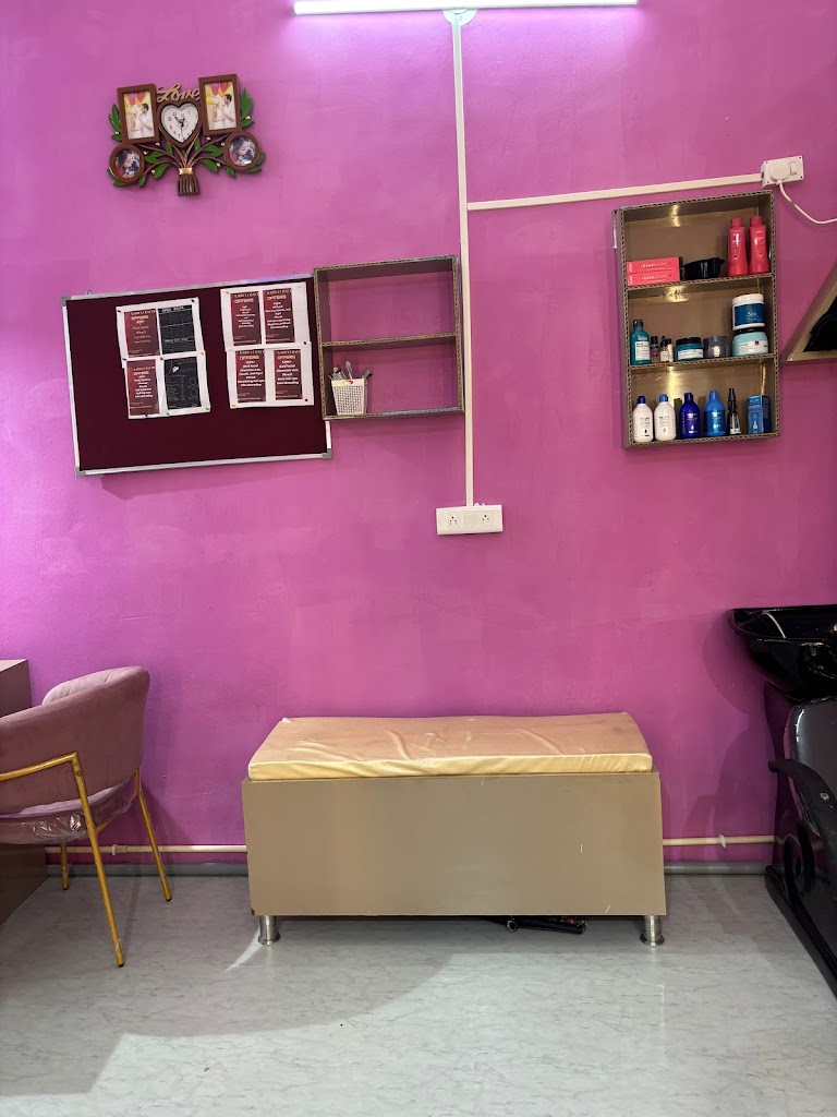 Lifestyle Beauty Salon Makeup Academy