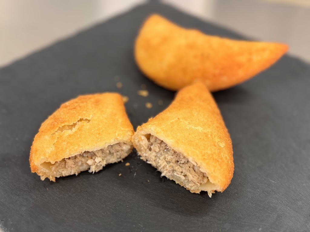 POLLOS LUSITANOS — Comida y bebida