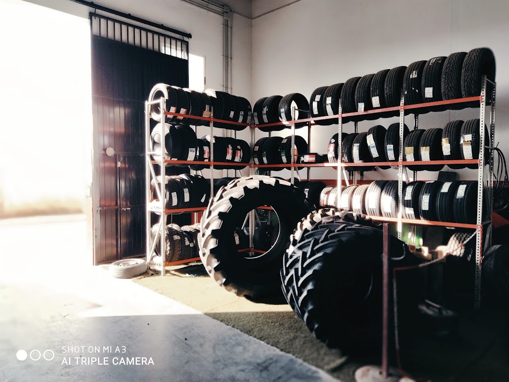 Neumaticos Franc blacktyres — Interior