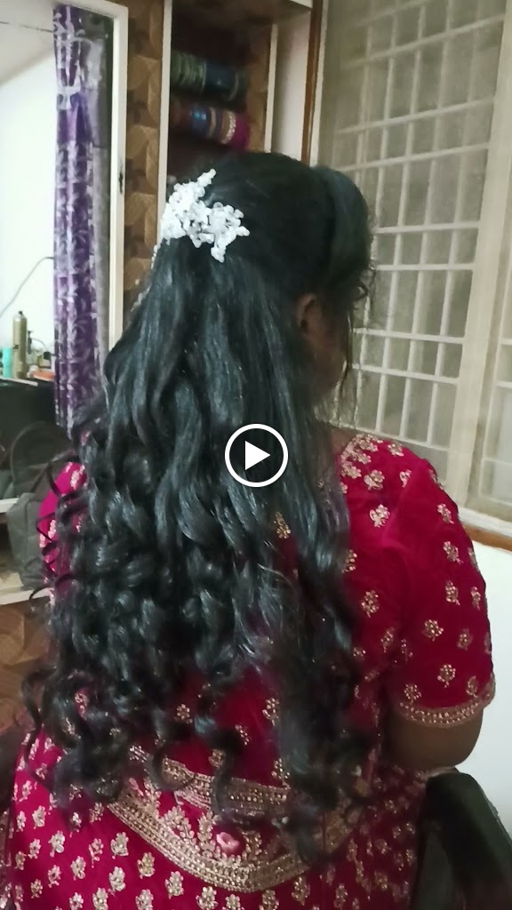 Sravanthi Herbal Beauty Parlour And Training Center