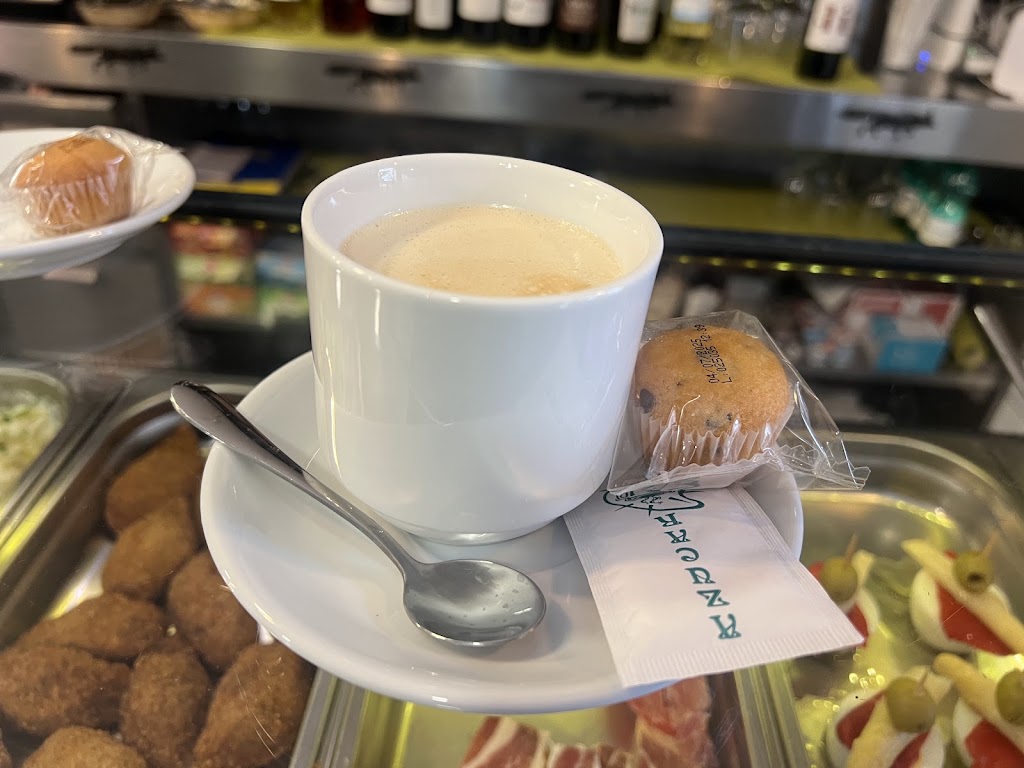 Cafe La Victoria — Comida y bebida