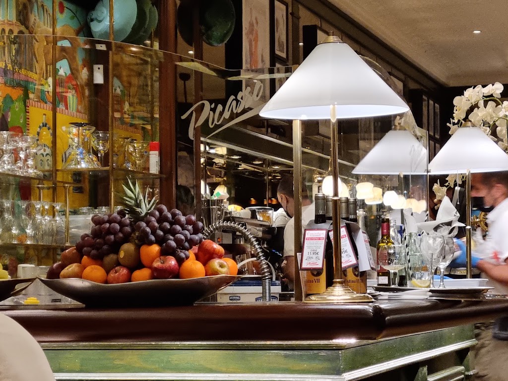 Pizzeria Picasso — Comida y bebida