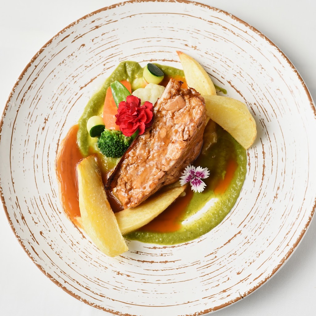 Anfora - Restaurante en Benalmadena — Comida y bebida