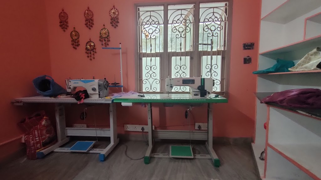 Gruhini Beauty Parlour Fashion Designing And Cosmetics