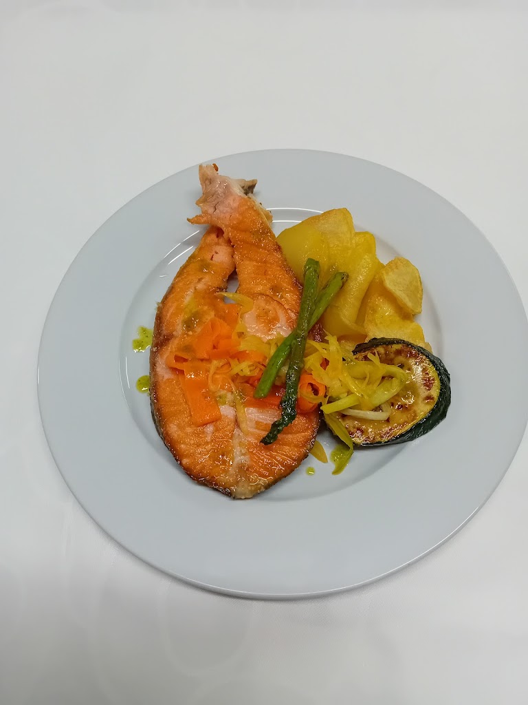 Restaurante Casa Becerra — Comida y bebida