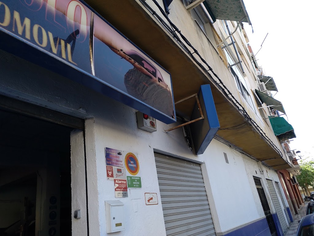 Talleres Manolo Chapa y Pintura — Exterior