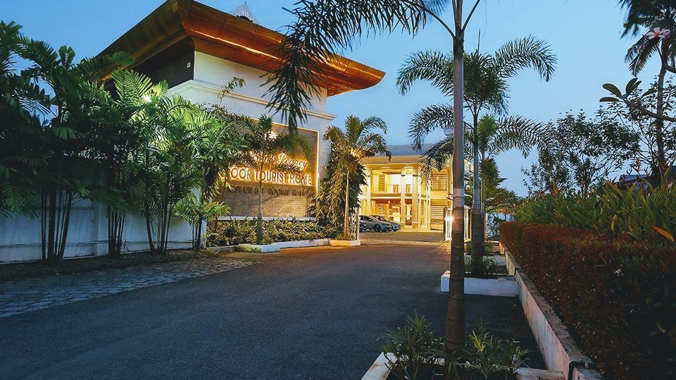 Eloor Tourist Home