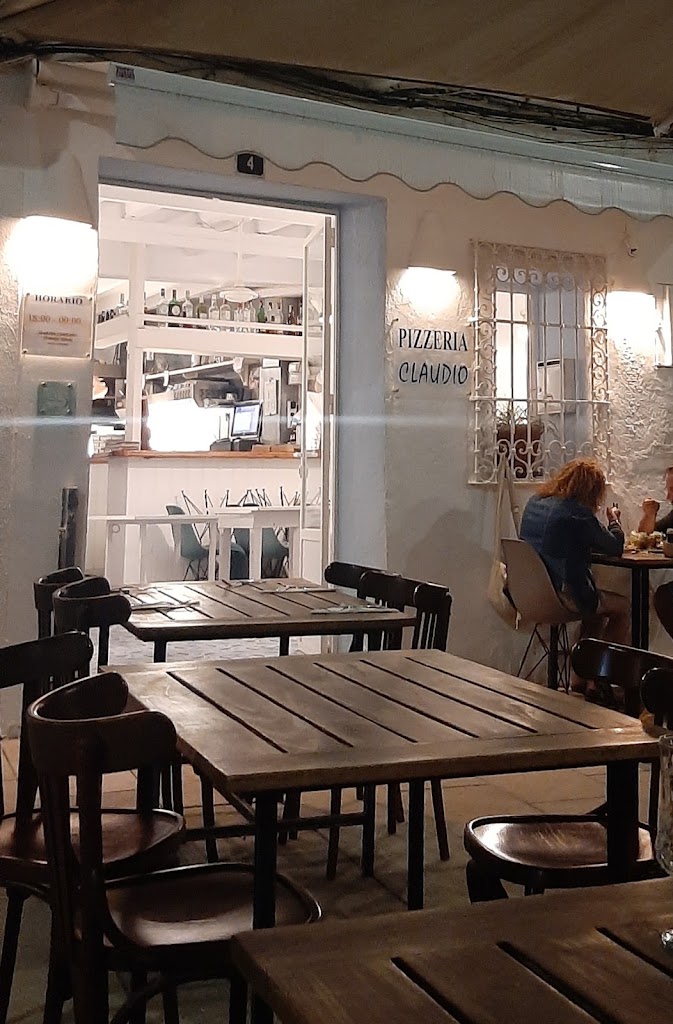 Pizzeria Claudio — Ambiente