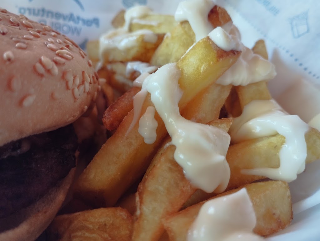 River Bar — Comida y bebida