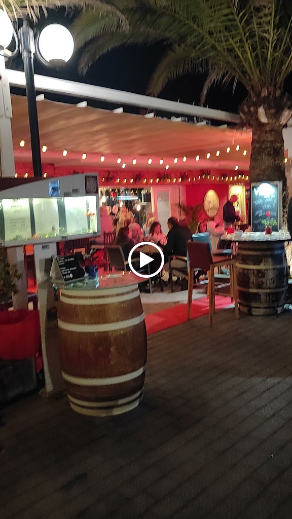 Vino + Lanzarote Bar — Ambiente