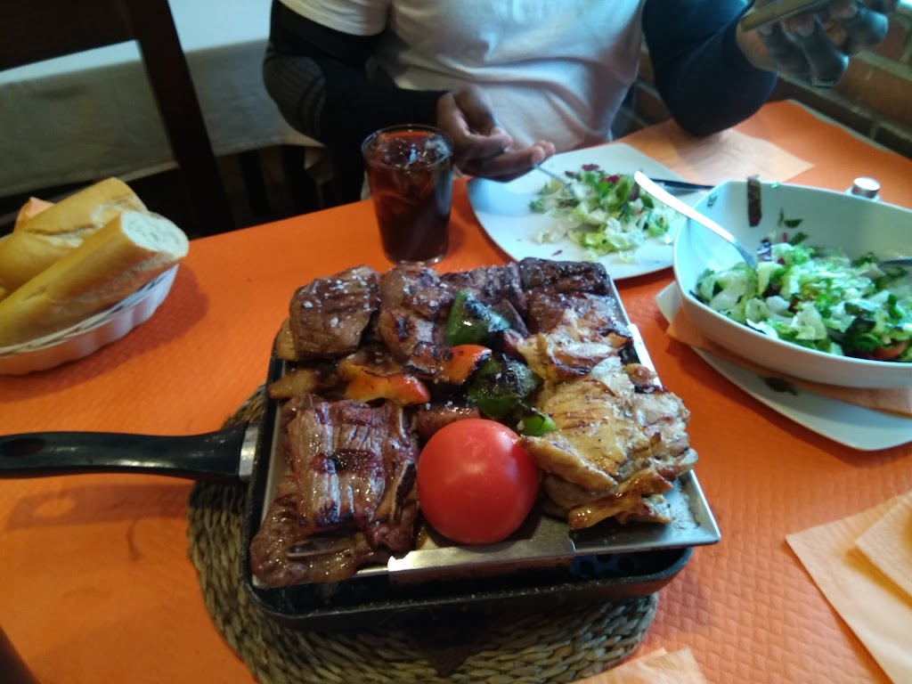 Restaurante La Bodega de Europolis — Comida y bebida