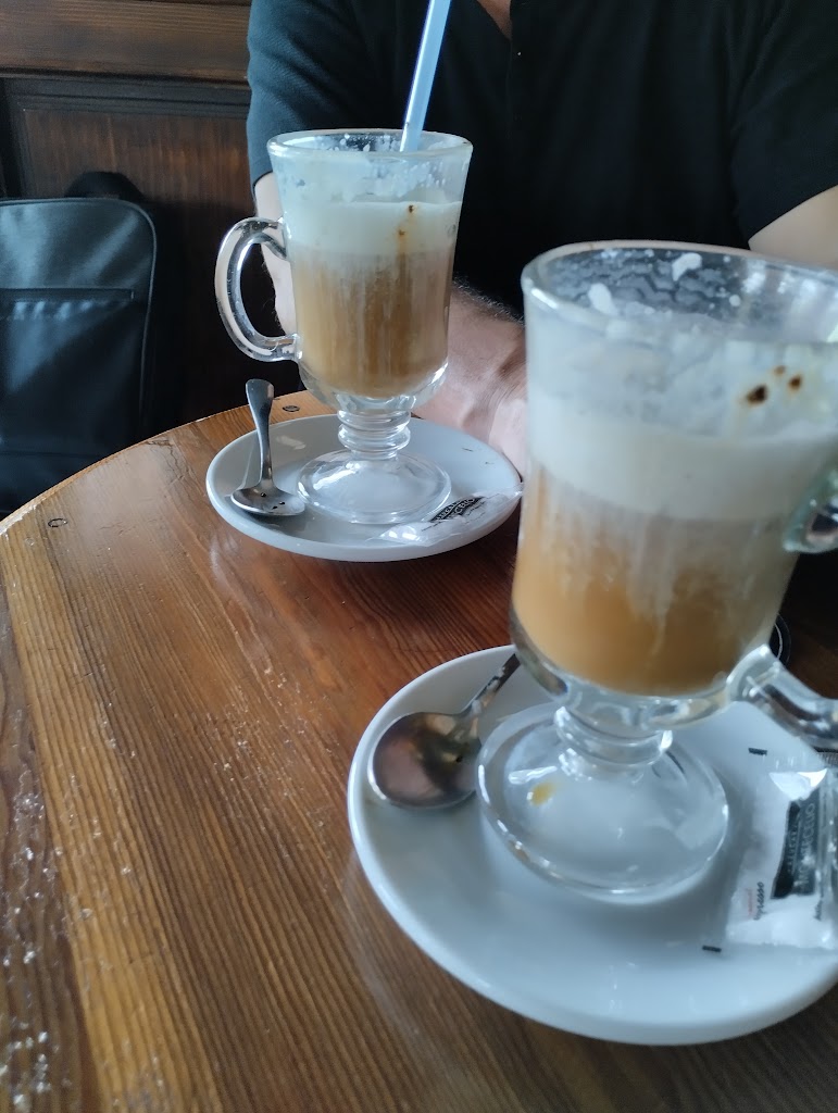Pub The Cliffs CC Heron City — Comida y bebida