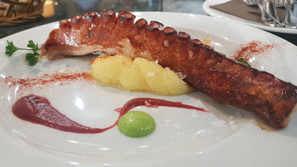 Bar Los Olivos — Comida y bebida