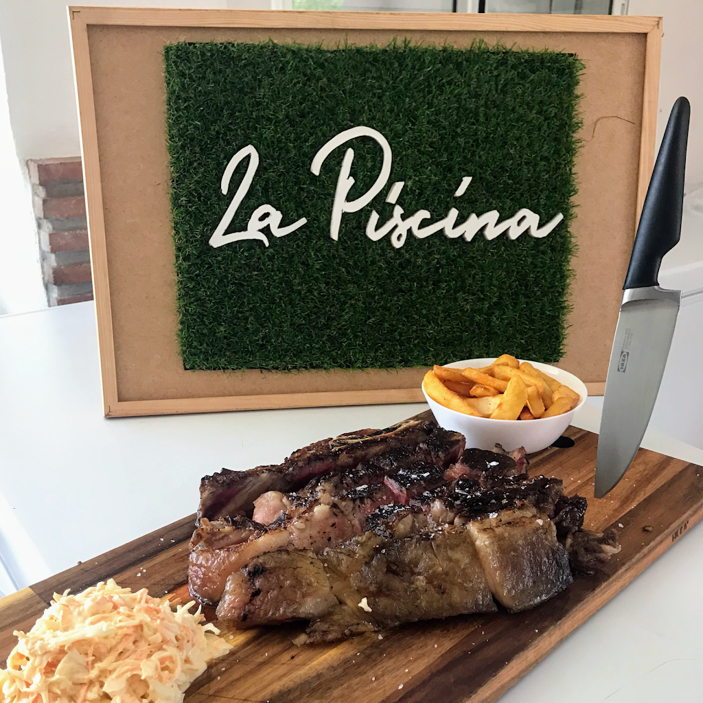RESTAURANTE BAR LA PISCINA — Comida y bebida