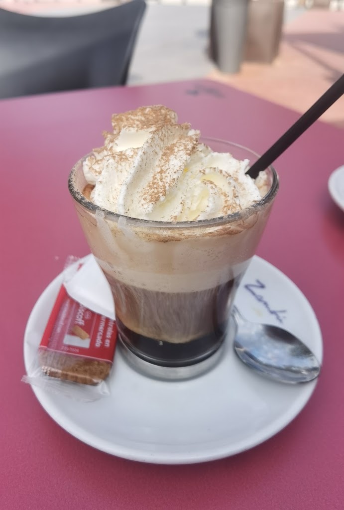 La Cafeteria Parking| Recomendado — Cafe
