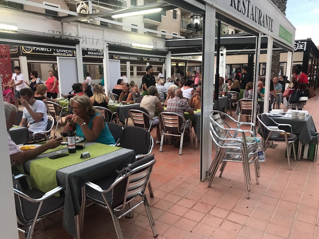 Delish Restaurant — Ambiente