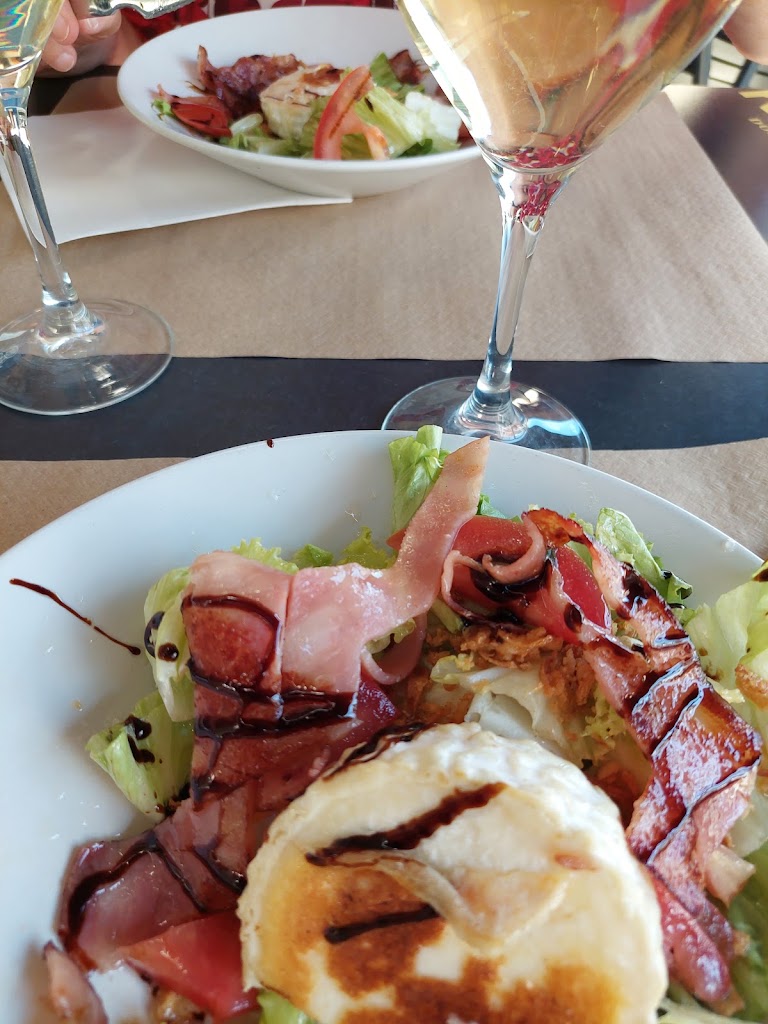 La Plaza Gastrobar — Comida y bebida