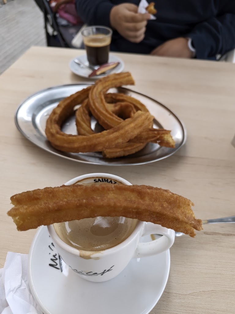 Churreria BRAVO — Comida y bebida