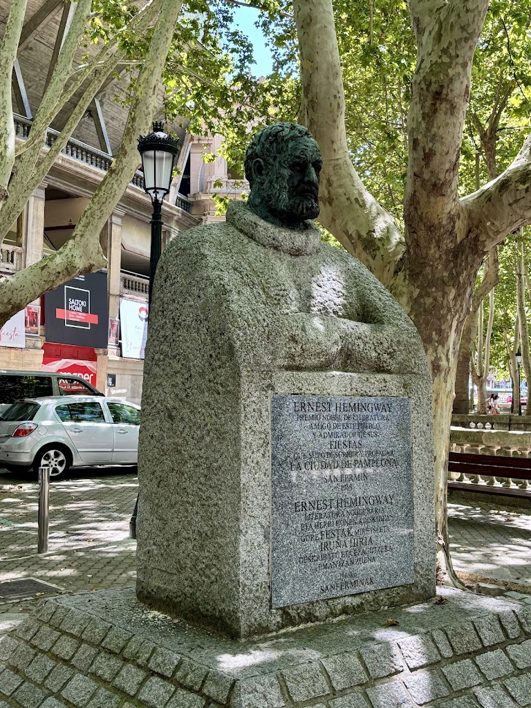 Monumento a ERNEST HEMINGWAY
