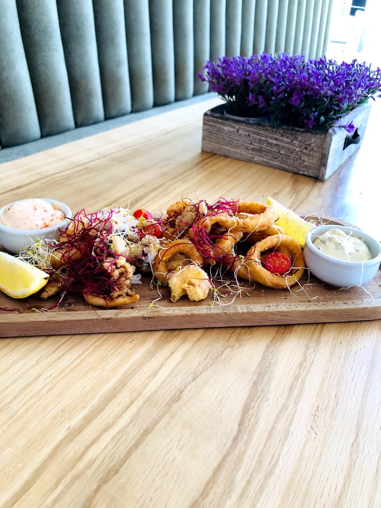 Linos Grand Cafe — Comida y bebida