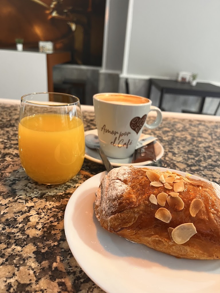 La Clandestina Platos Combinados — Comida y bebida