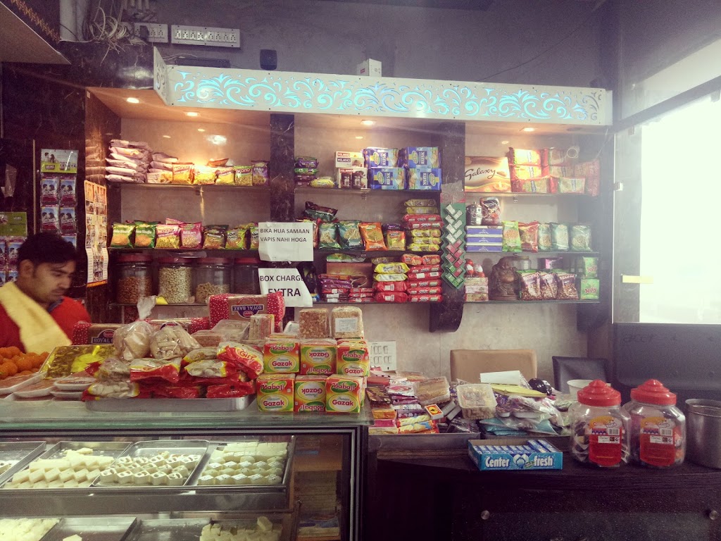 Madaan Sweets Hotel And Restaurent
