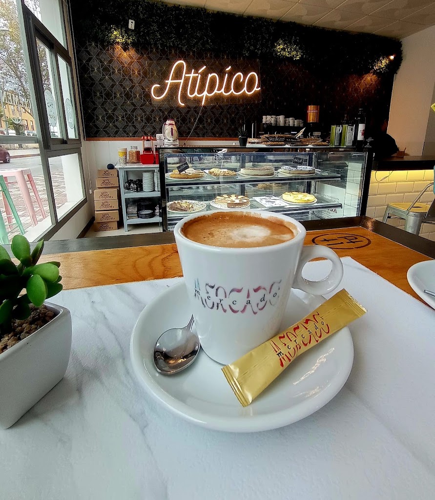Cafeteria-Mercado Atipico — Comida y bebida