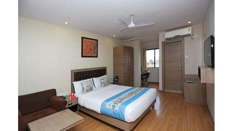 Oyo Flagship Crystal Studio A Unit Of Crystal Group Of Hotels