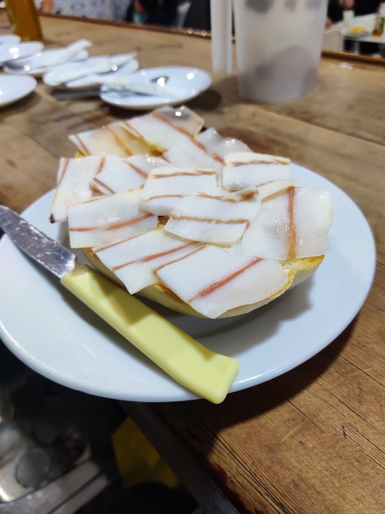 Bar La Cochera — Comida y bebida