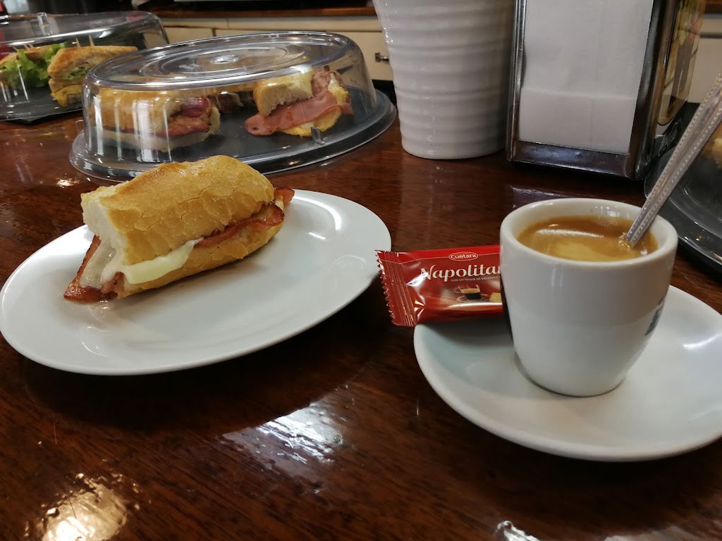 Bar los copos — Comida y bebida