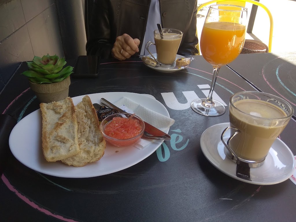 Cafeteria Maui — Cafe