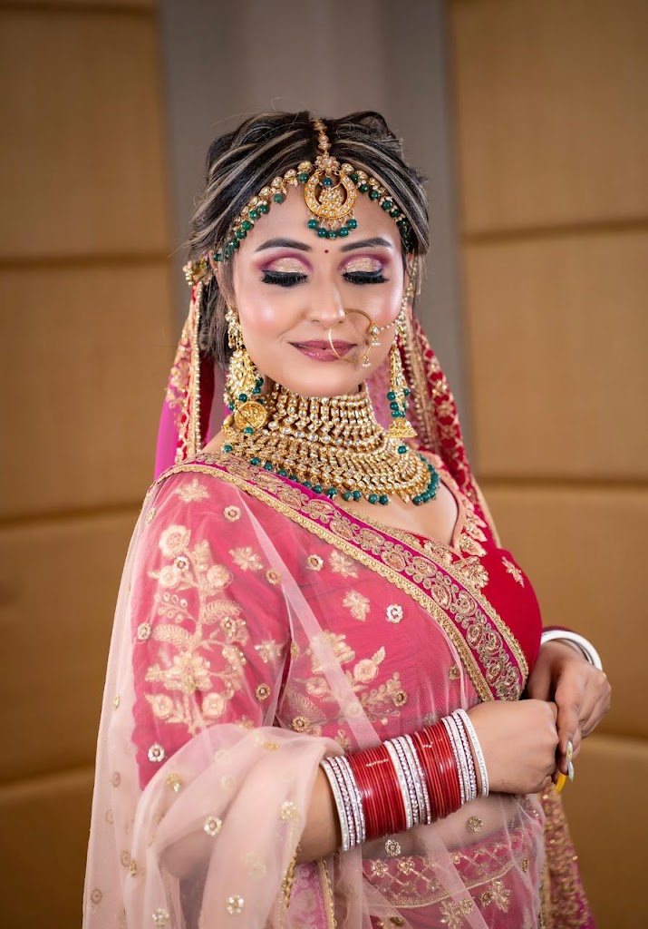 Deepti S World Of Glam Professional Unisex Salon Beauty Parlour