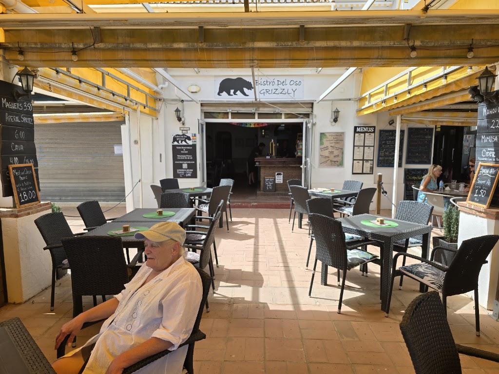 Bistro del oso GRIZZLY — Ambiente