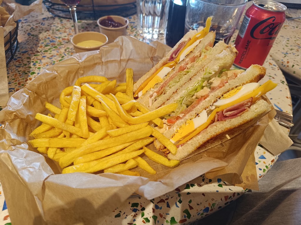Pollo Pollo Figueres — Comida y bebida