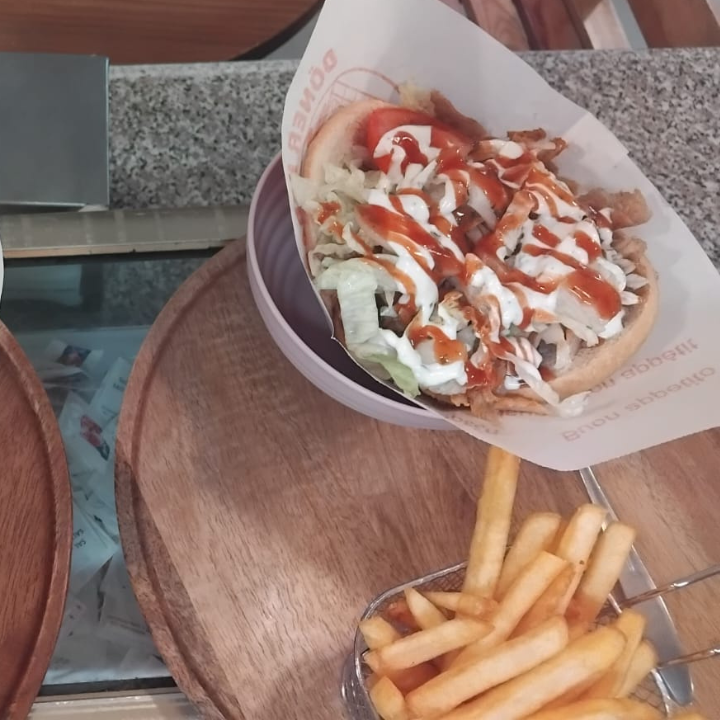 Cafeteria Kebab Firas — Comida y bebida