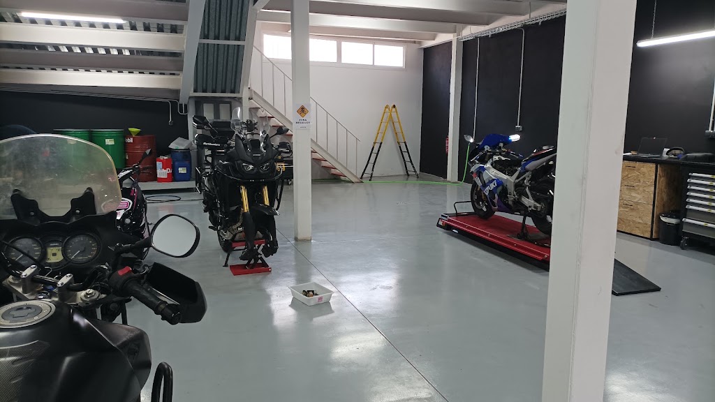 Emrider taller de motos (Servicio Tecnico Oficial Ohlins) — Interior