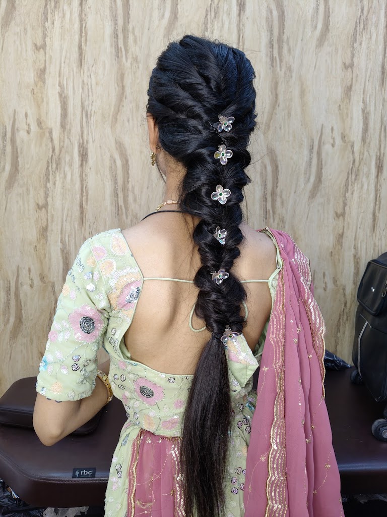 Tanishi Beauty Salon