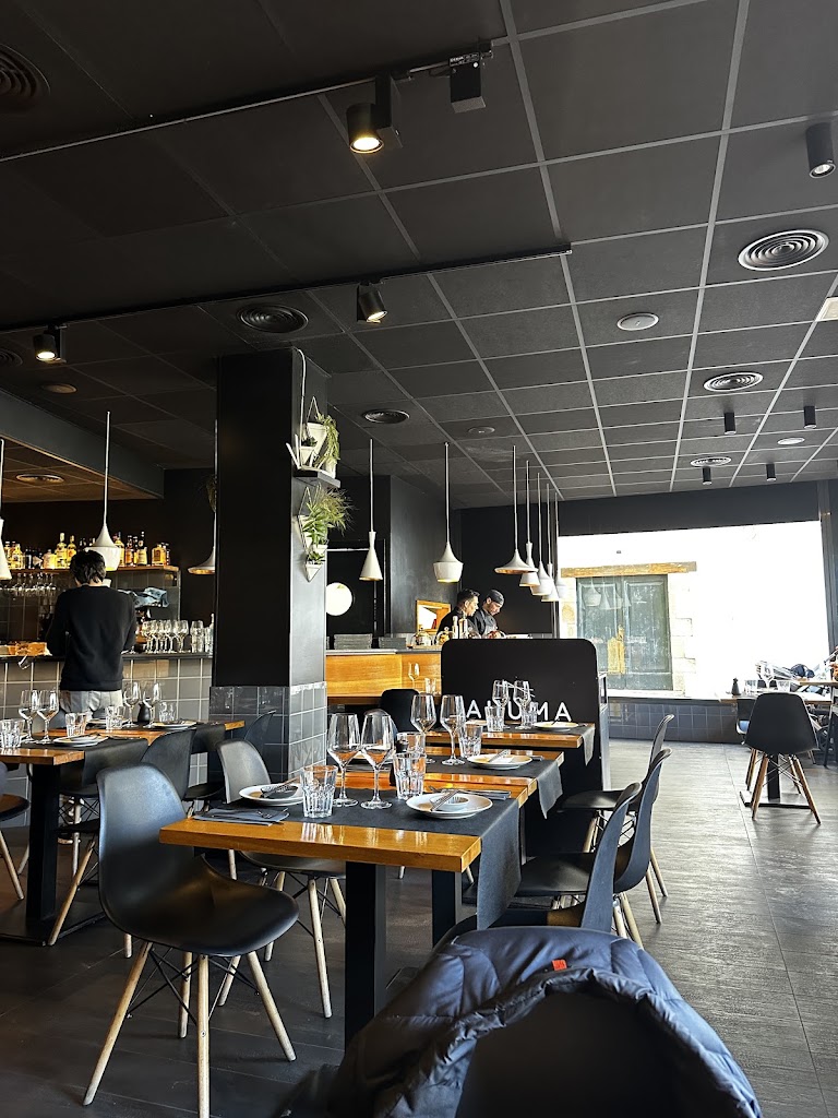 Akuma Sushi Restaurant — Ambiente