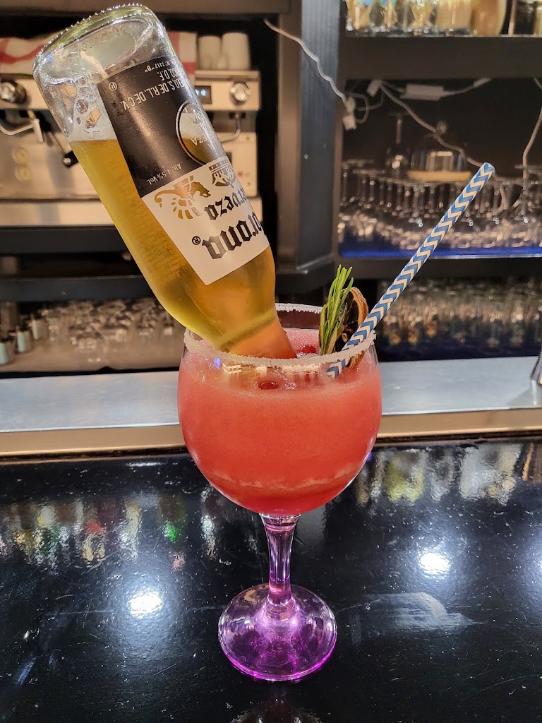 BAR LA CAVA — Comida y bebida