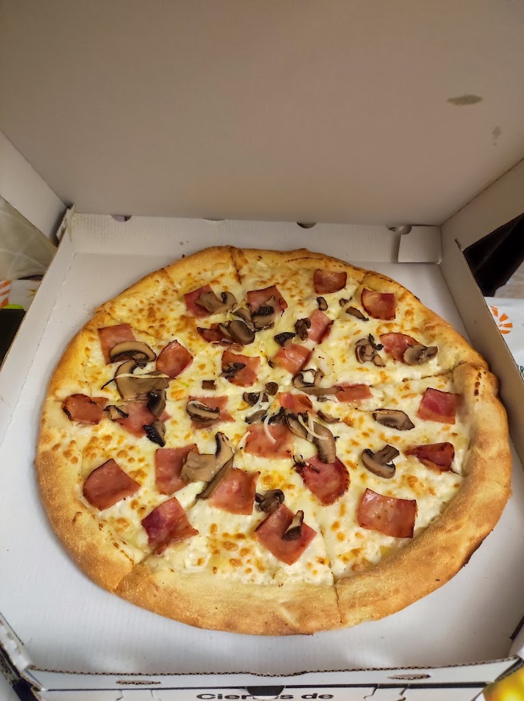 Pizzeria Voy Volando Pinto — Comida y bebida