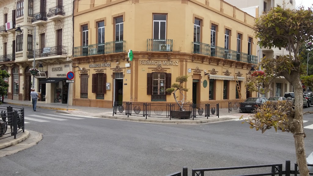 Farmacia Manuel Munoz — Del propietario