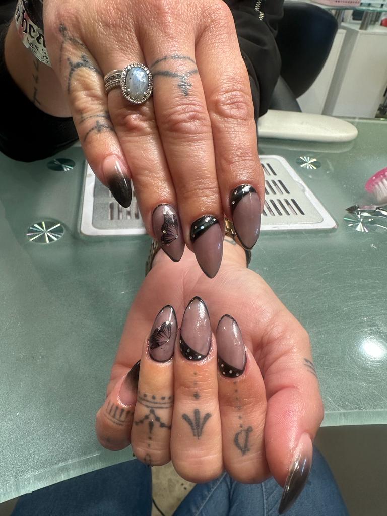 Bamboo Nail Salon — Del propietario