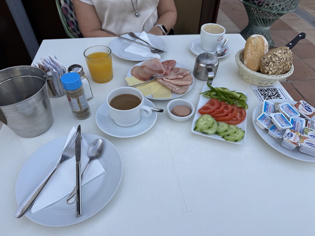 Deutsche Cafe Bar — Cafe