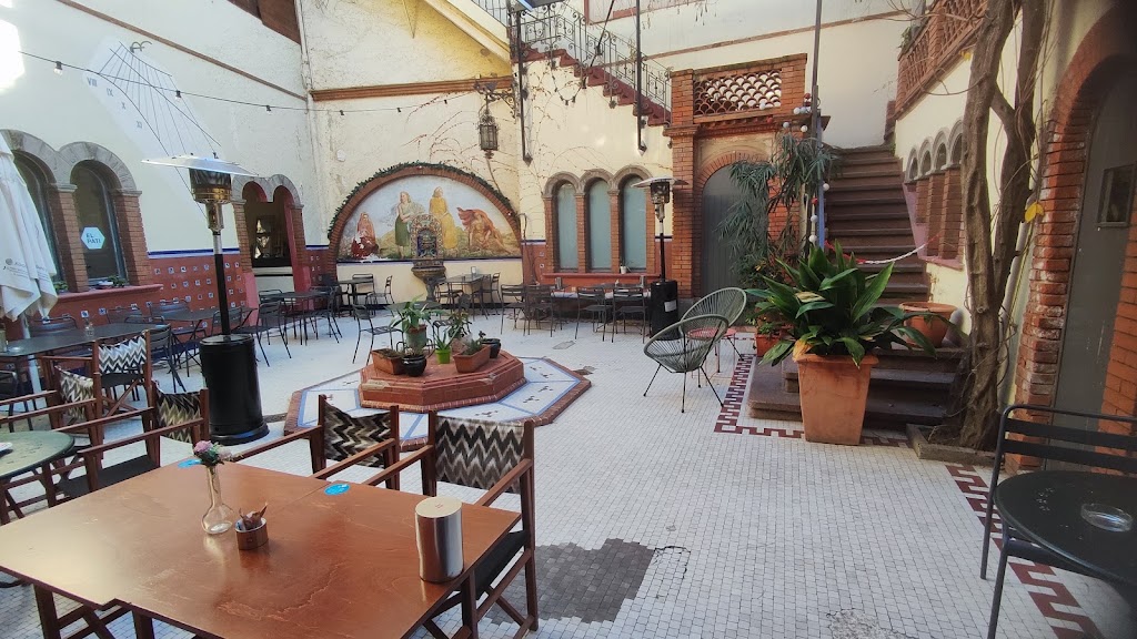 El pati de l'Arteneu — Ambiente