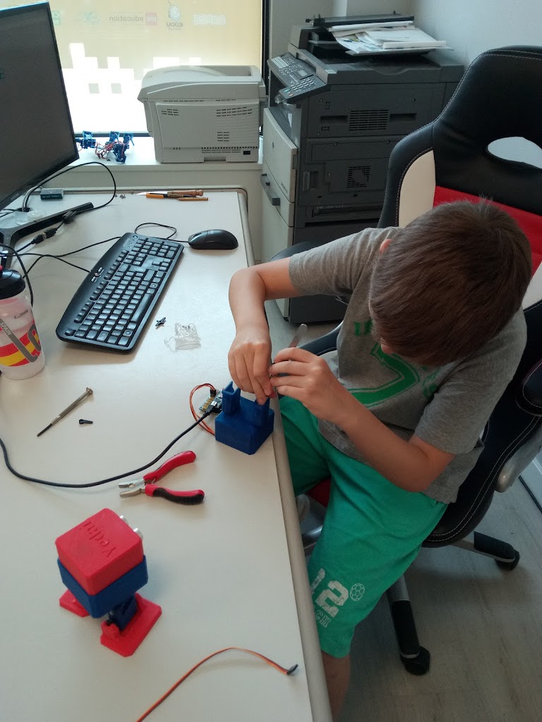 Yedai Escuela de Robotica